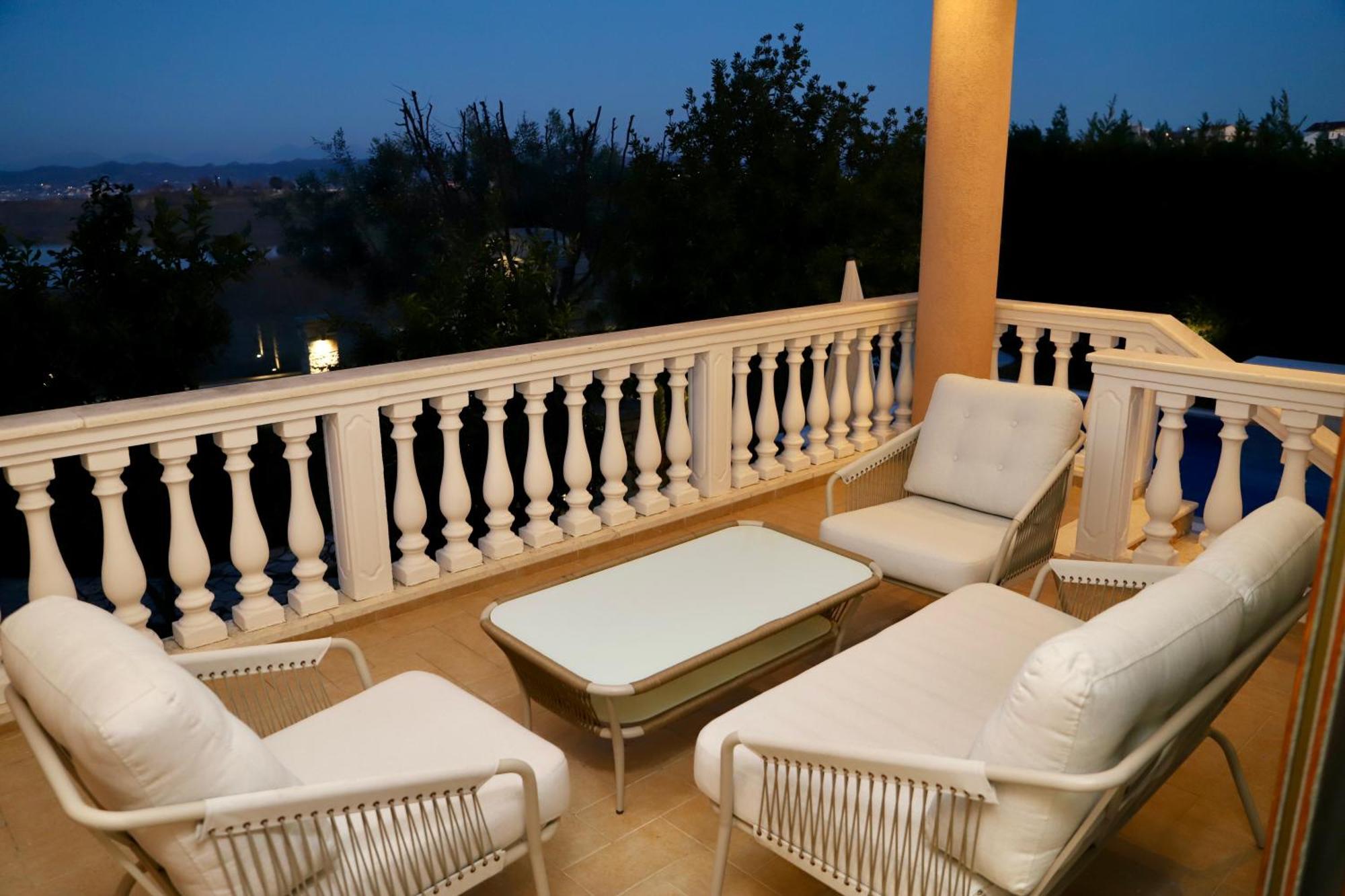 Green Villa With Private Pool Драч Екстериор снимка